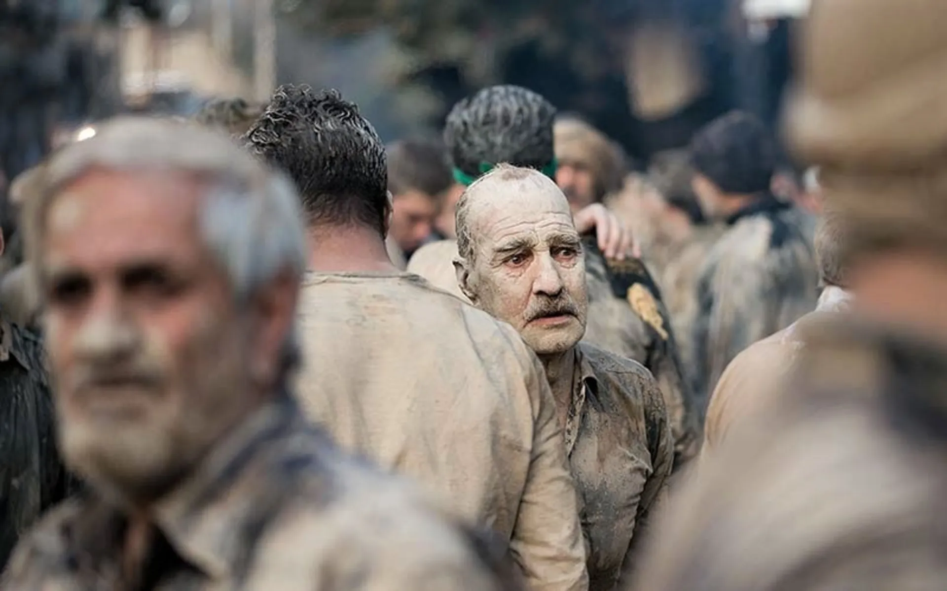 عاشورا؛ آتش در دل، اشک در چشم، نام «حسین» بر زبان عاشورا؛ آتش در دل، اشک در چشم، نام «حسین» بر زبان