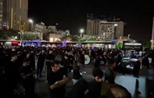 شام غریبان حسینی در جوار حرم مطهر رضوی با خیل عظیم زائران و مجاوران این بارگاه منور درحال برگزاری است