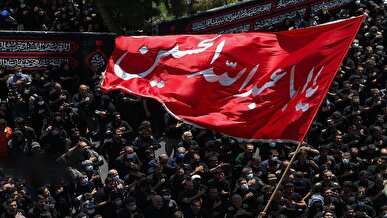 عاشورا؛ آتش در دل، اشک در چشم، نام «حسین» بر زبان