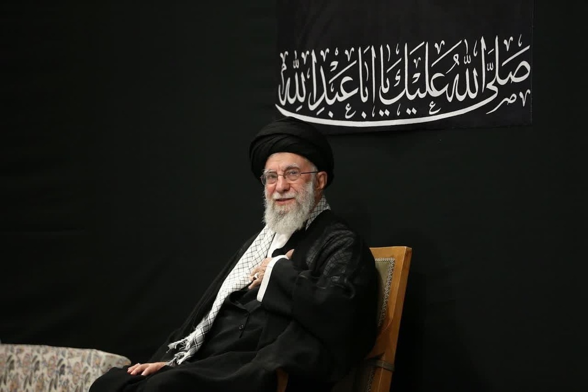 حضور رهبر انقلاب در مراسم شب عاشورای حسینی جلوه اقتدار فرمانده کل قوا بود