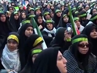 اجتماع بزرگ زینبیون در حرم شاهچراغ (ع)