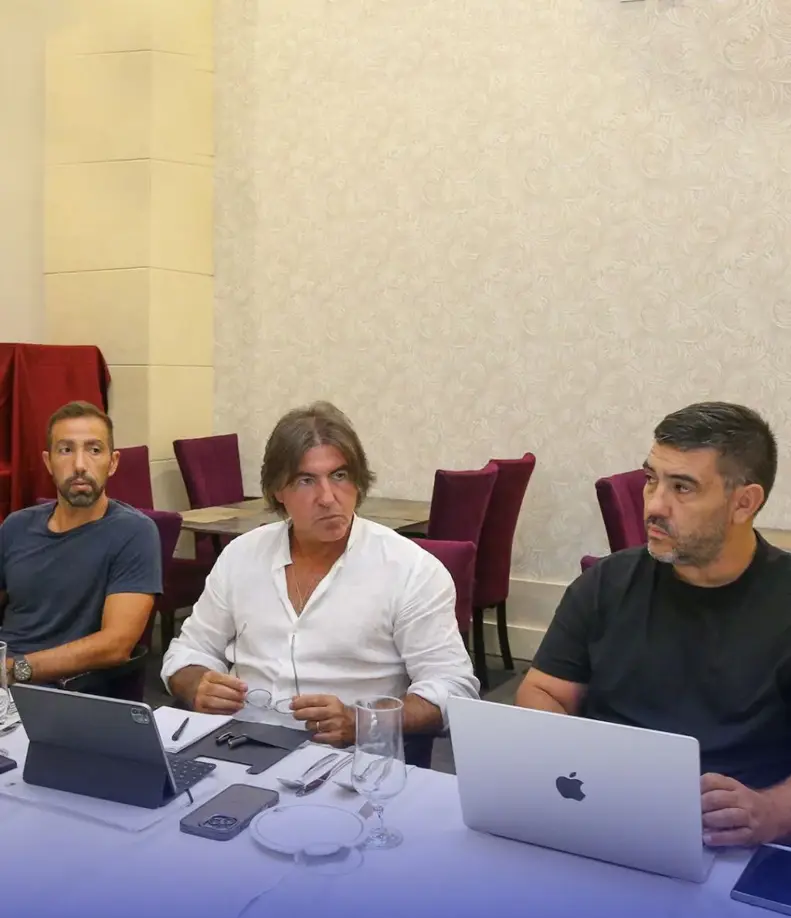 برگزاری جلسه میان مدیران باشگاه استقلال و ساپینتو برگزاری جلسه میان مدیران باشگاه استقلال و ساپینتو