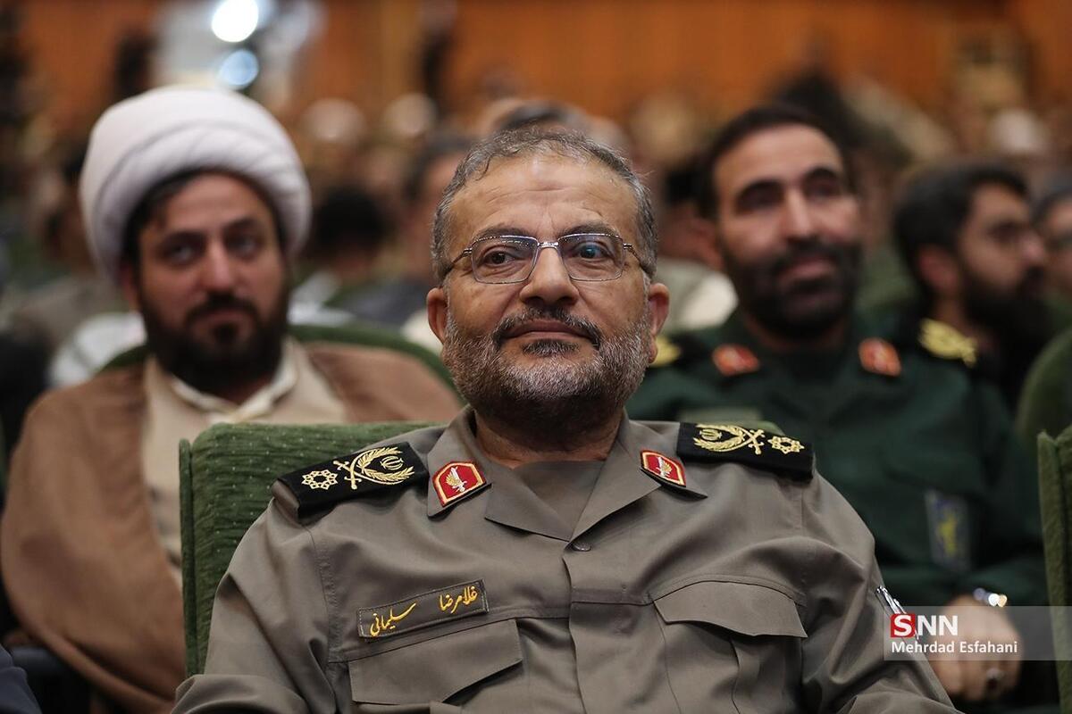 سردار سلیمانی: ملت ایران در برابر تجاوز دشمنان با وحدت و مقاومت ایستاد