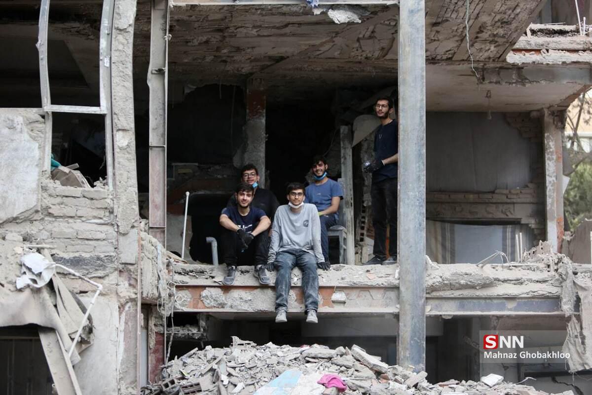 جوانهزدن زندگی از میان خاکستر/ دانشجویان جهادگر پای کار آواربرداری زخمهای جنگ ۱۲ روزه آمدند