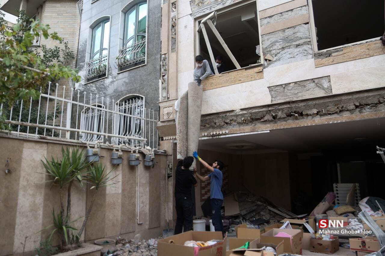 جوانه&zwnj;زدن زندگی از میان خاکستر/ دانشجویان جهادگر پای کار آواربرداری زخم&zwnj;های جنگ ۱۲ روزه آمدند