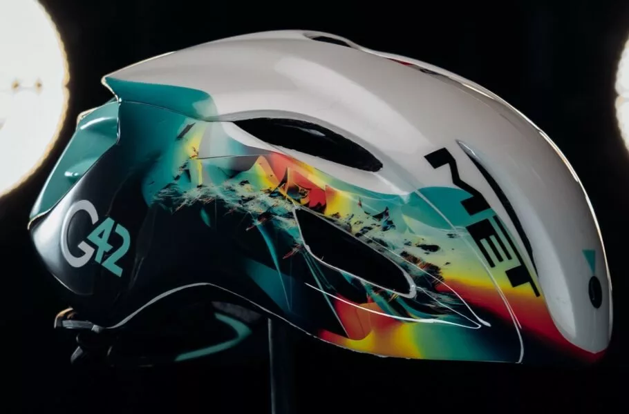 امارات به دنبال پرچمداری هوش مصنوعی در منطقه/کلاه دوچرخه سواری مجهز به هوش مصنوعی در امارات تولید شد