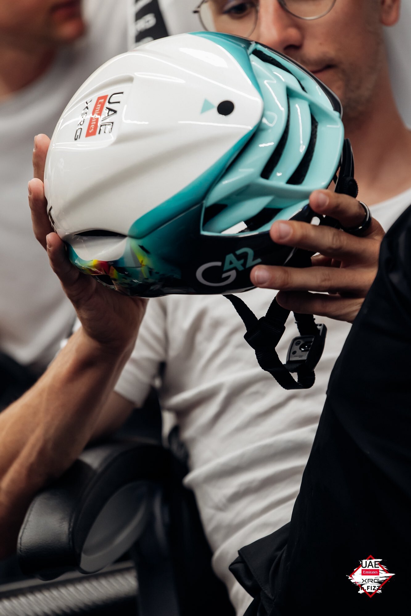 امارات به دنبال پرچمداری هوش مصنوعی در منطقه/کلاه دوچرخه سواری مجهز به هوش مصنوعی در امارات تولید شد