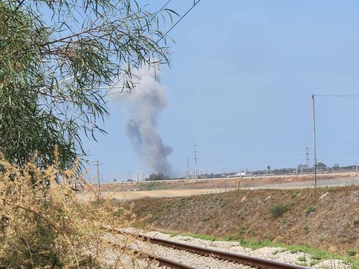 دیده شدن ستون دود از کیلومتر&zwnj;ها دورتر براثر شدت انفجار موشک ایرانی