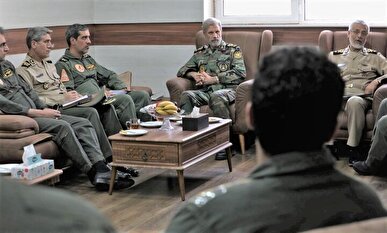 بازدید فرمانده کل ارتش از پایگاه هوایی شهید لشگری