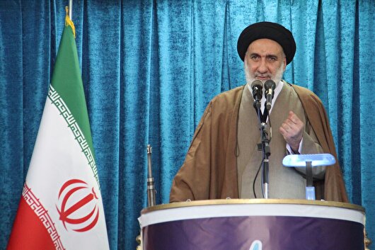 نماینده ولی فقیه در چهارمحال و بختیاری؛ ما همه سرباز تحت فرمان رهبر هستیم