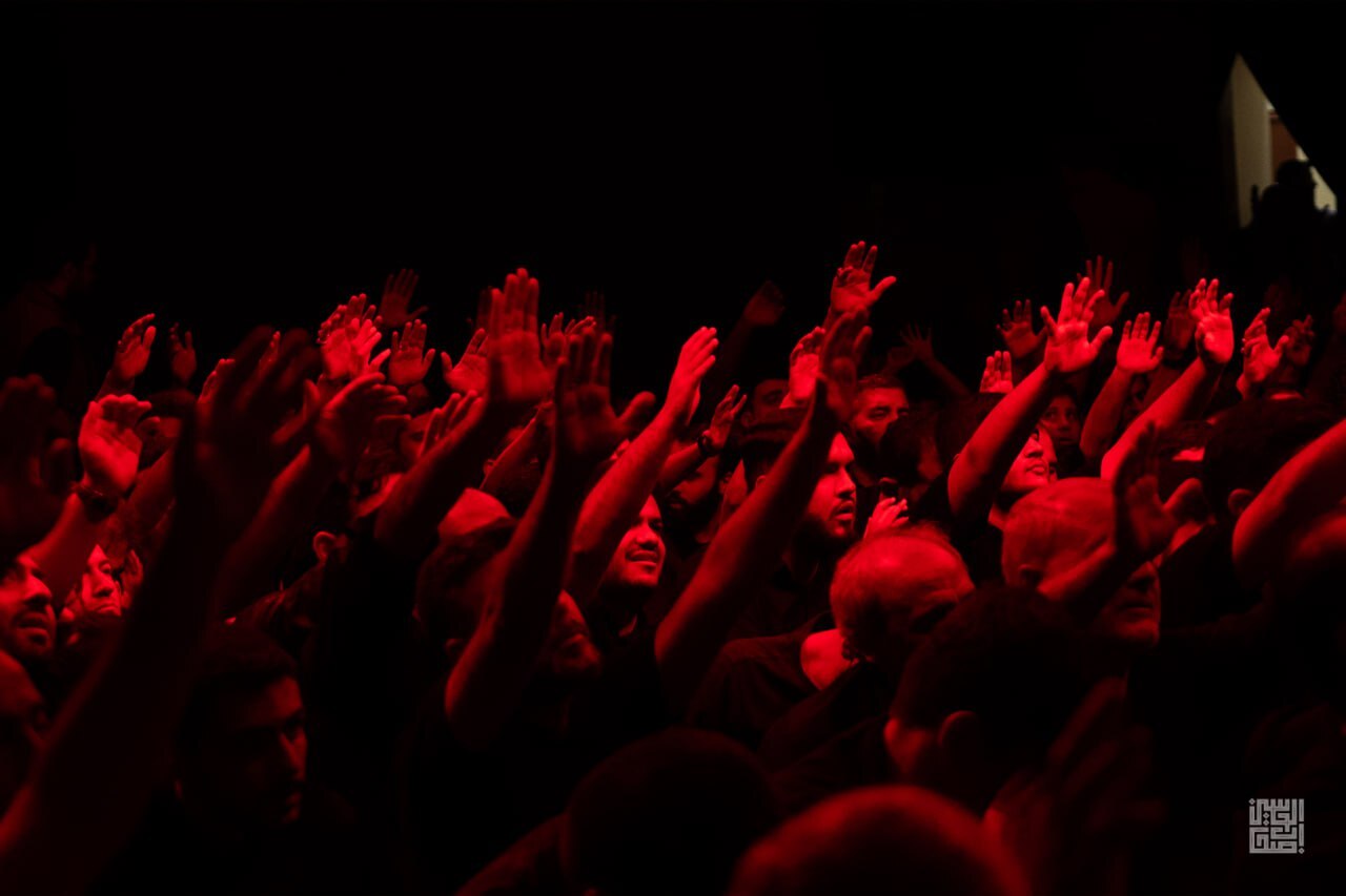 عزاداری دهه دوم محرم در هیات اصحاب الحسین (ع) دانشگاه تهران + عکس