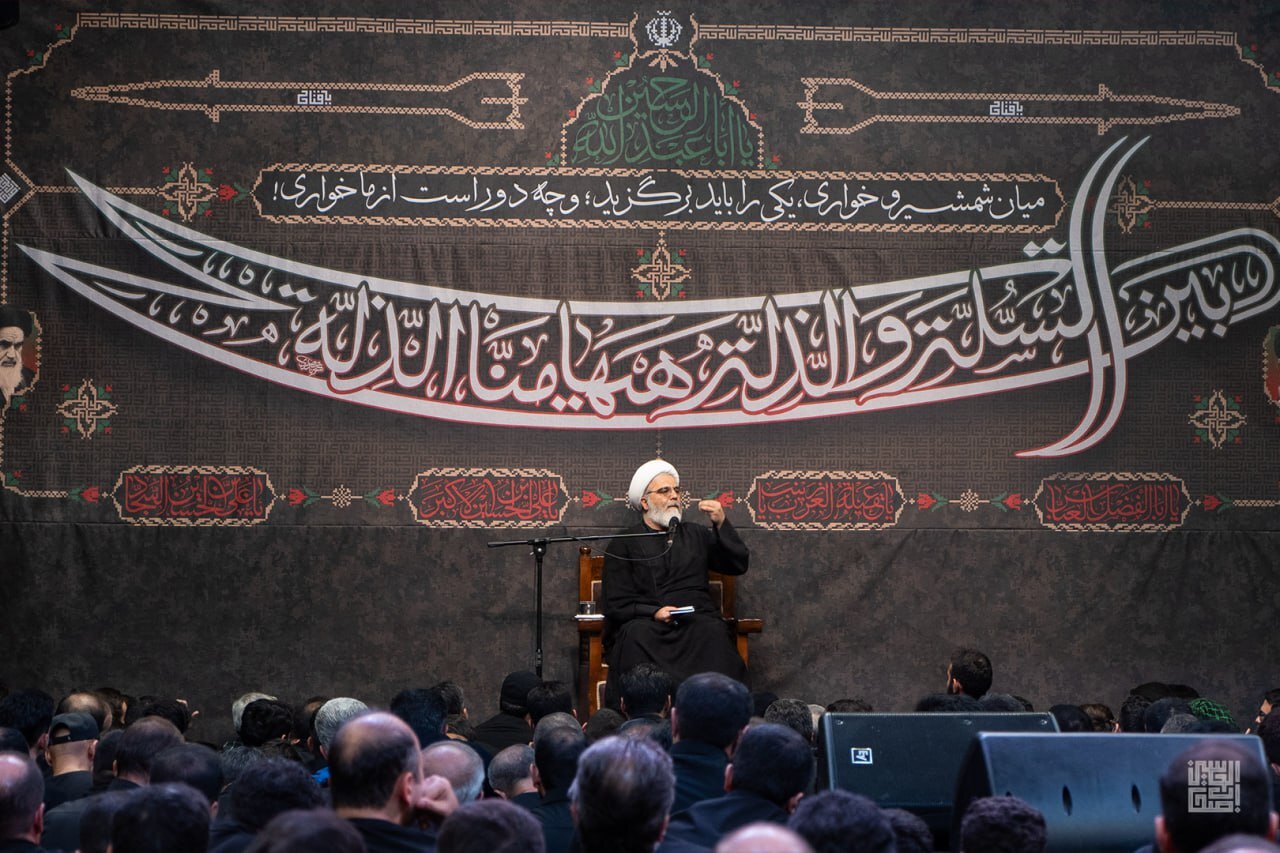 عزاداری دهه دوم محرم در هیات اصحاب الحسین (ع) دانشگاه تهران + عکس