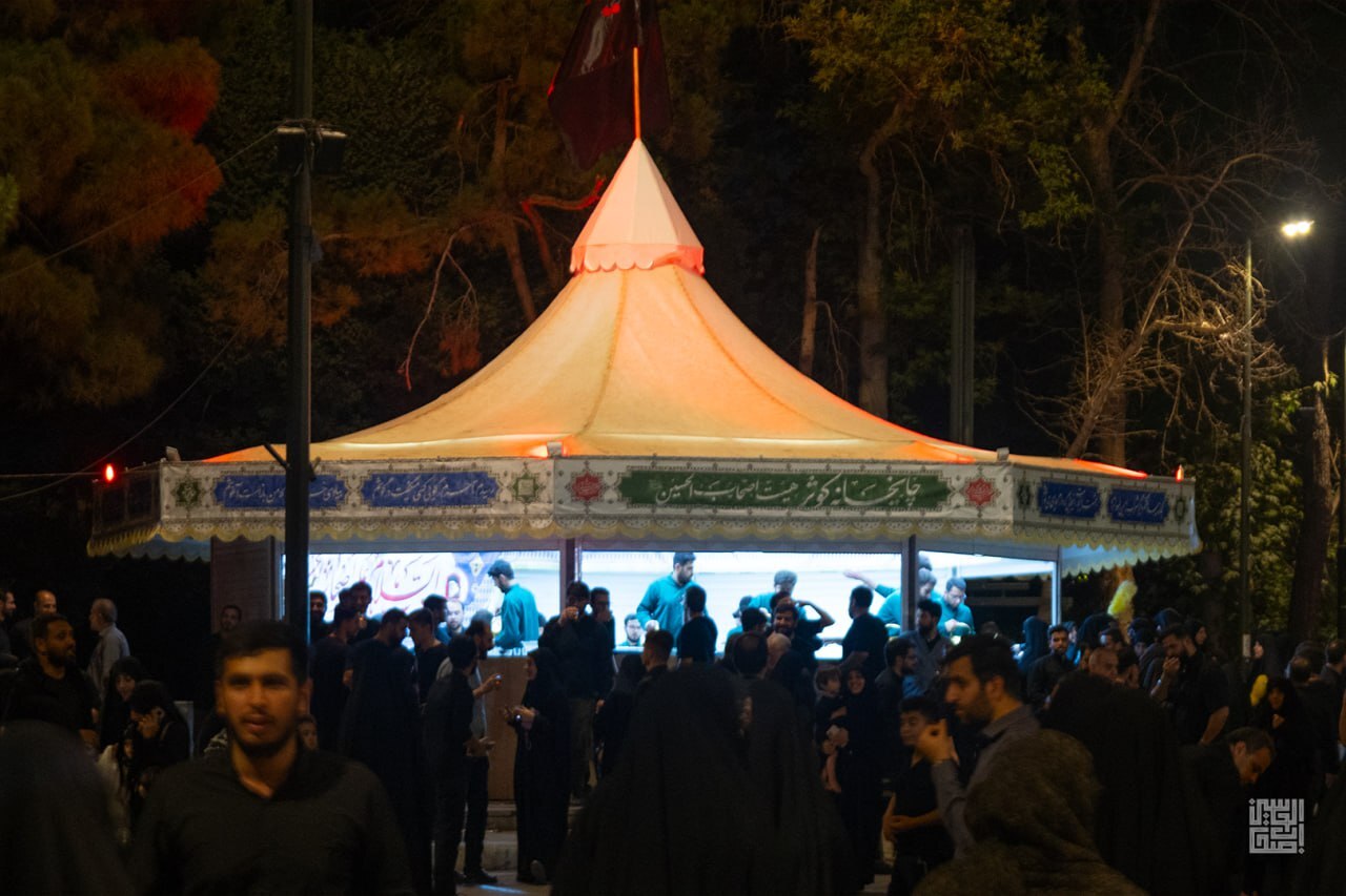 عزاداری دهه دوم محرم در هیات اصحاب الحسین (ع) دانشگاه تهران + عکس