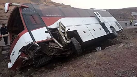 واژگونی اتوبوس در محور خمین – اراک ۱۹ مصدوم بر جا گذاشت