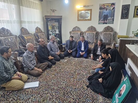 دیدار معاون بنیاد شهید کشور با خانواده شهدای کرمان