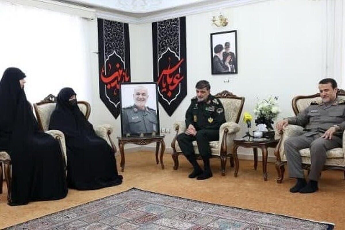 دیدار سردار رادان با خانواده فرماندهان شهید