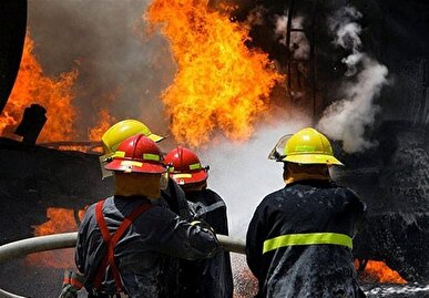 آتش‌سوزی فروشگاه کفش خیابان دماوند/ حضور ۵ ایستگاه آتش‌نشانی در محل