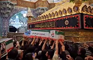 طواف پیکر شهدای حمله رژیم منحوس صهیونیستی علیرضا رضازاده مقدم و علی علیرضایی گِرد ضریح مطهر حضرت معصومه (س)