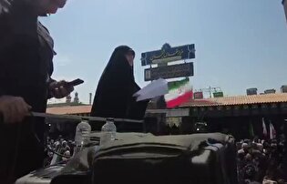 رجزخوانی همسر دهه هشتادی شهید علی علیرضایی: در رگ‌هایمان خون حماسه و غیرت می‌جوشد؛ نه سست می‌شویم و نه تن به ذلت می‌دهیم/والله قسم که تا آخرین قطره خون پای امام خامنه‌ای عزیز ایستاده‌ایم