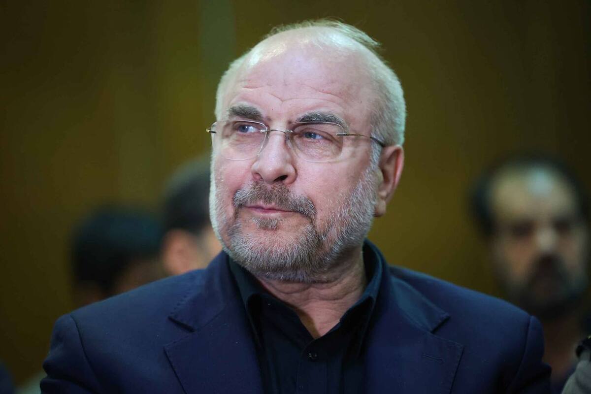 حضور محمدباقر قالیباف، رئیس مجلس در مراسم بزرگداشت ۵۷ شهید ارتش در جنگ تحمیلی ۱۲ روزه + فیلم