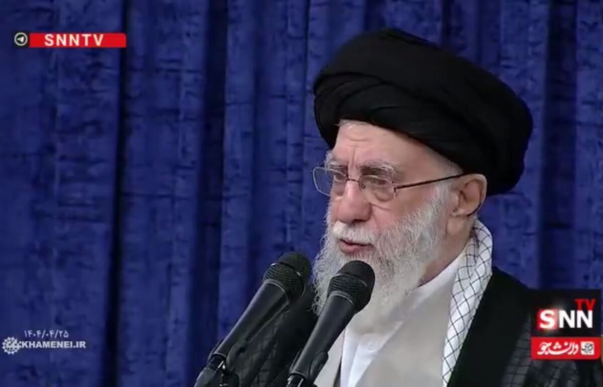 رهبر انقلاب: پیگیری جنایات (رژیم صهیونیستی) در دادگاه اگر ۲۰ سال هم طول بکشد اشکالی ندارد / یقه جنایتکار باید گرفته شود + فیلم