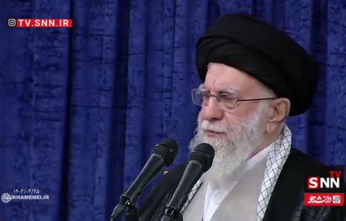 رهبر انقلاب: دستگاههای نظامی و دیپلماسی کار خود را با قوت ادامه دهند، اما با رعایت جهتگیریها/ اعتراض به دستگاههای نظامی و دیپلماسی باید با لحن قابل قبول و بعد از اطلاعیابی باشد + فیلم