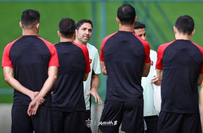 یک جلسه تمرین برای سرخپوشان قبل از بازی تدارکاتی