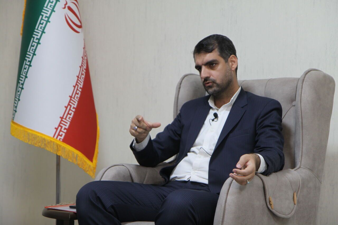 انتقاد نماینده قم از آییننامه ارتقای اساتید؛ اطلاعات محرمانه را خودمان فاش میکنیم/مذاکره باید از موضع عزت باشد نه تسلیم!