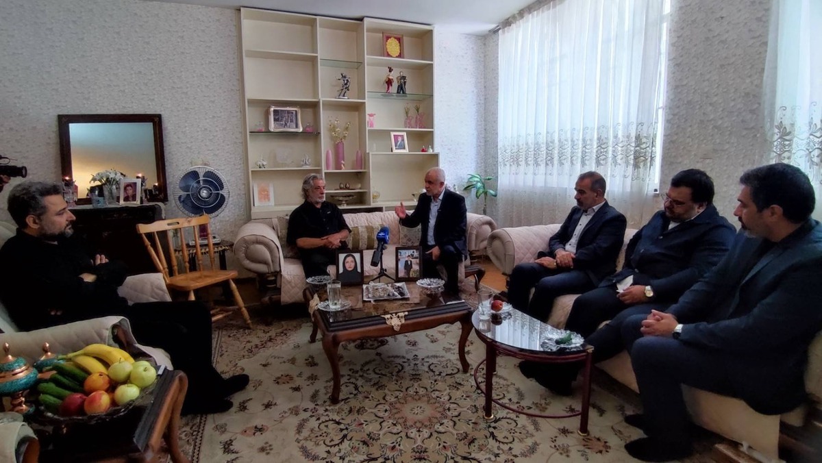 اوحدی: زندگی شهدا با جزئیات روایتگری شود/شهدا با عزت از خاک، فرهنگ، تمدن و ارزشهای ما دفاع کردند