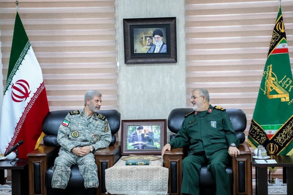 دیدار و گفتگوی فرمانده کل ارتش و فرمانده کل سپاه + فیلم