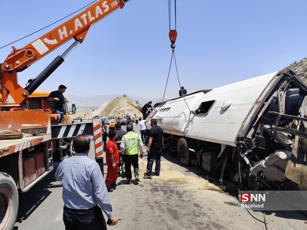 واژگونی مرگبار اتوبوس در جاده فیروزآباد ـ کوار / ۲۱ کشته و ۲۵ مصدوم تاکنون+تصاویر