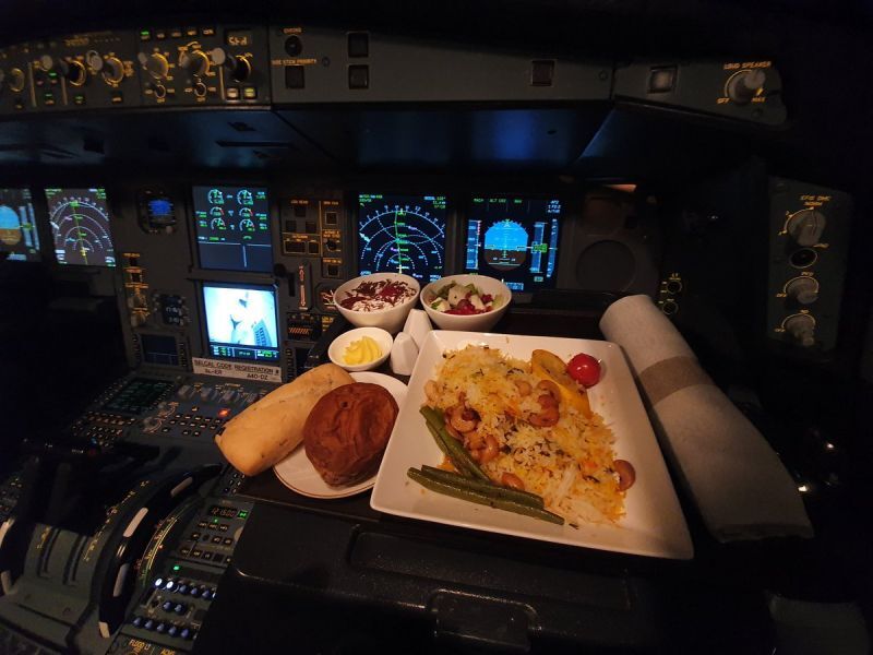 رازهای پنهان آسمان، 7 حقیقتی که درباره هواپیماها نمی&zwnj;دانستید/ از رنگ واقعی جعبه سیاه تا سوراخ مرموز پنجره هواپیما