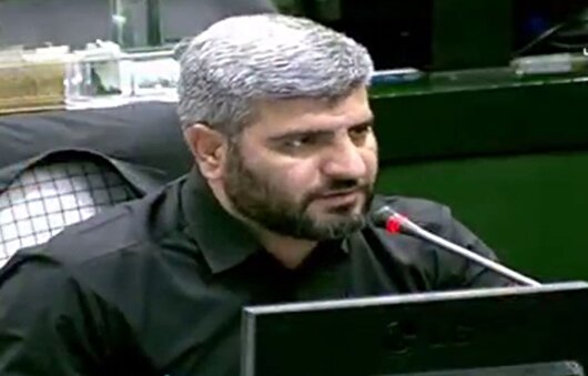 آقای وزیر نیرو! اگر آب کشور مشکل دارد اول آب خانه خودت را قطع کن!