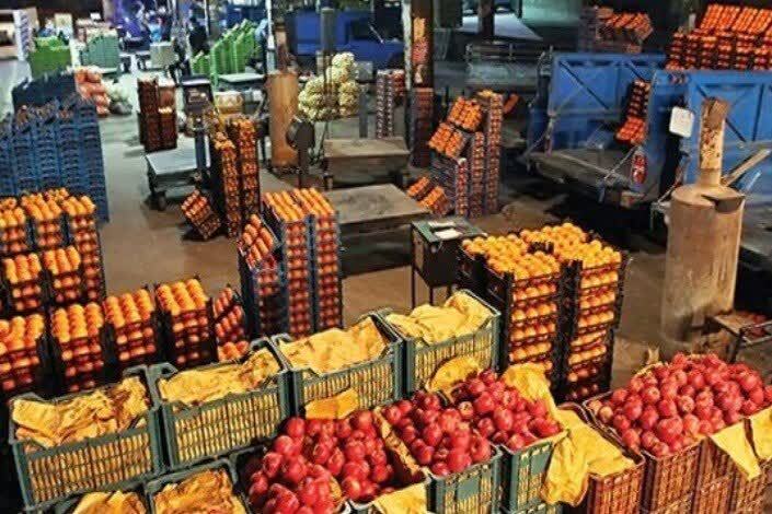 کشف ۴۰۰ تن میوه خارجی احتکارشده در اصفهان