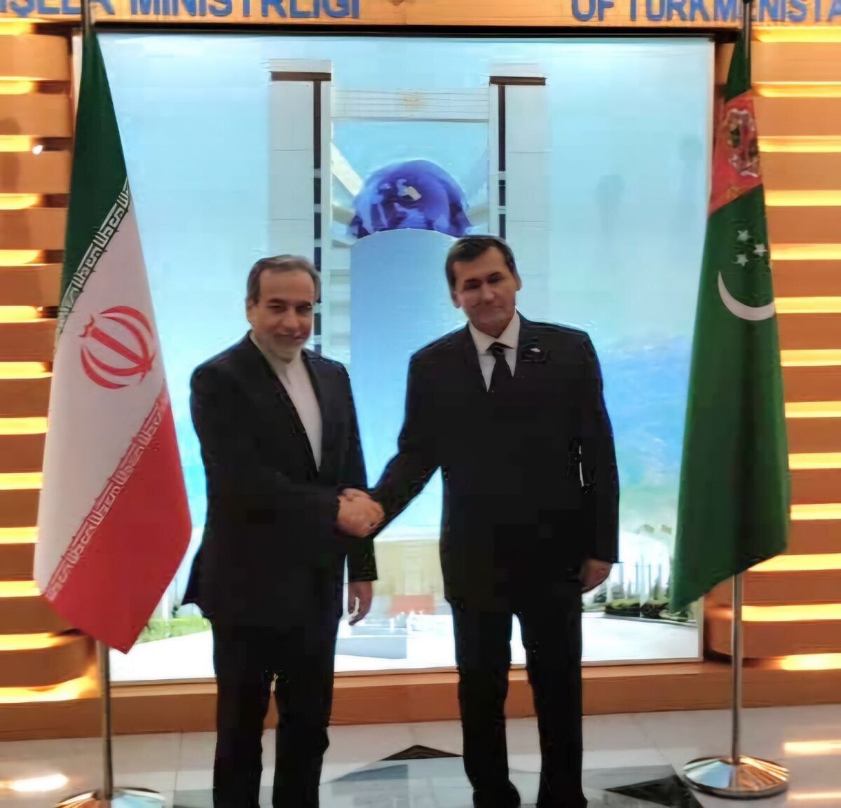سفر سید عباس عراقچی به عشق آباد و دیدار با وزیر امور خارجه ترکمنستان