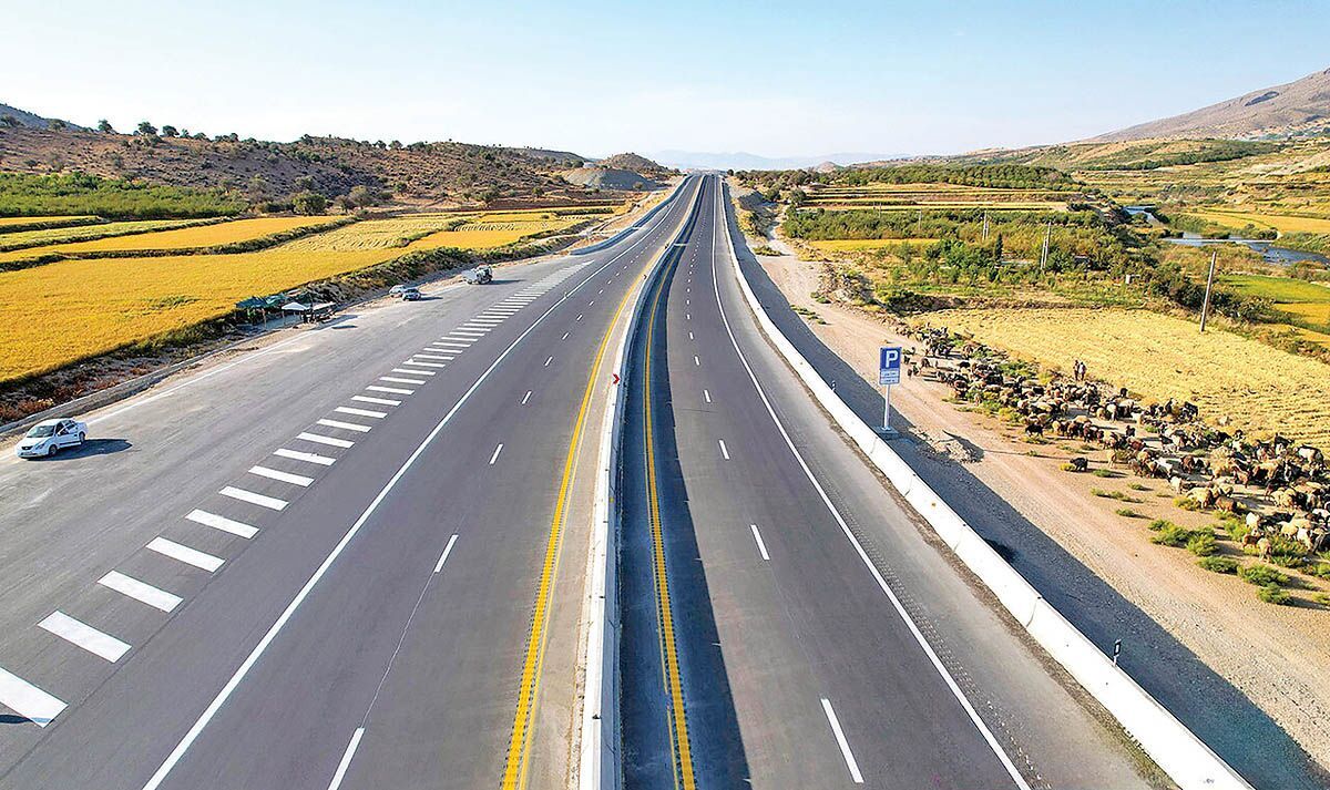 آغاز ساخت ۷ آزادراه با سرمایهگذاری ۱۱۰ همتی