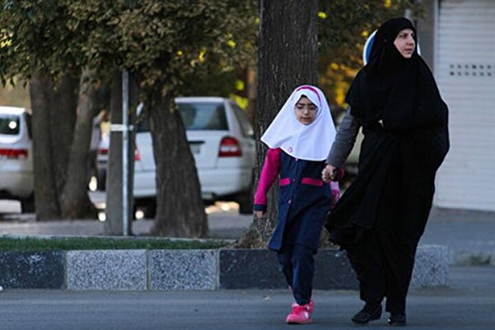 سرگردانی در ثبت نام مدرسه / والدینی که قادر به ثبت نام در سامانه نشدند به اداره آموزش و پرورش منطقه مراجعه کنند