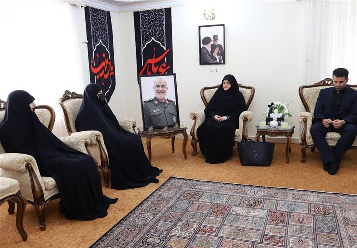 دیدار دختر پزشکیان با خانواده شهید سپهبد سلامی