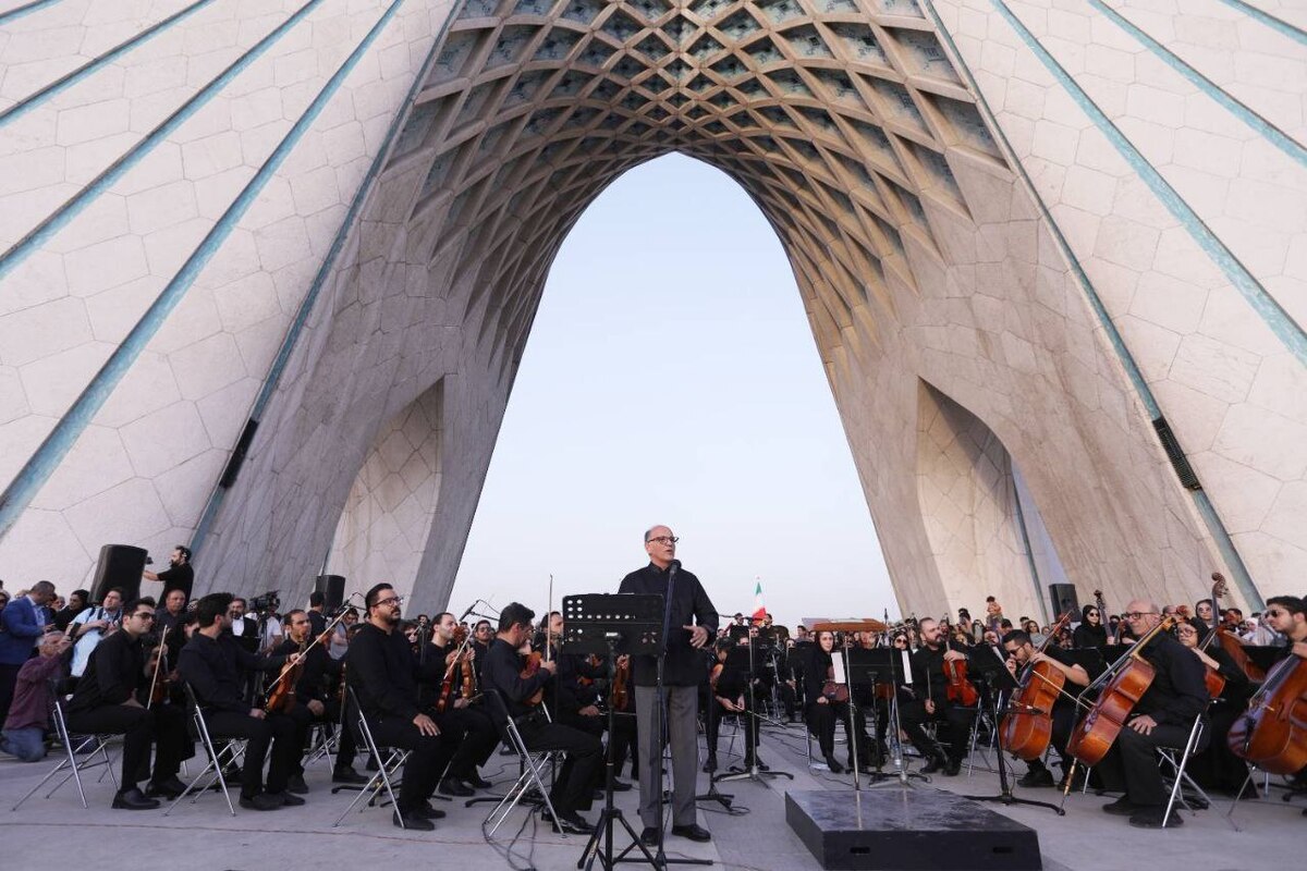 شکوه همدلی در صدای ارکسترسمفونیک تهران / آواز ایران در میدان آزادی پیچید + عکس