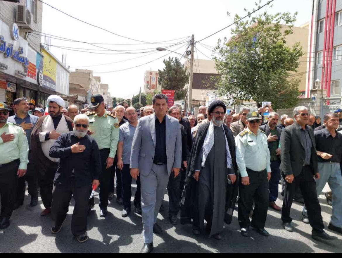 تشییع باشکوه شهید روح&zwnj;الله سالک با حضور گسترده مردم فردیس