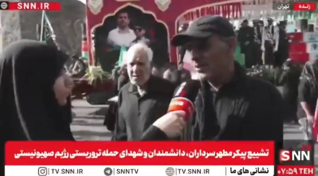 ببینید | هم‌وطنی که به عشق شهدا از شیراز به تهران آمده است تا در آیین وداع با شهیدان شرکت کند