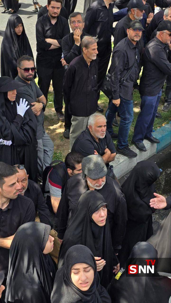حضور آذری جهرمی و حسام&zwnj;الدین آشنا در تشییع شهدا + عکس
