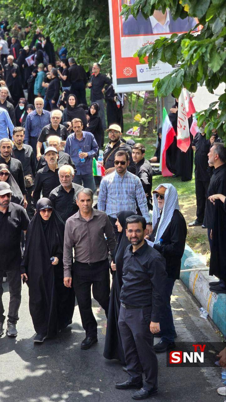 حضور آذری جهرمی و حسام&zwnj;الدین آشنا در تشییع شهدا + عکس