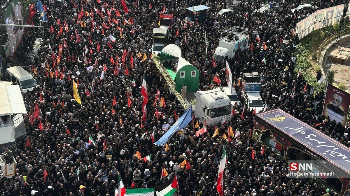 کاروان حامل پیکر مطهر شهدا در میان سیل عاشقان و دلدادگان شهدا + فیلم