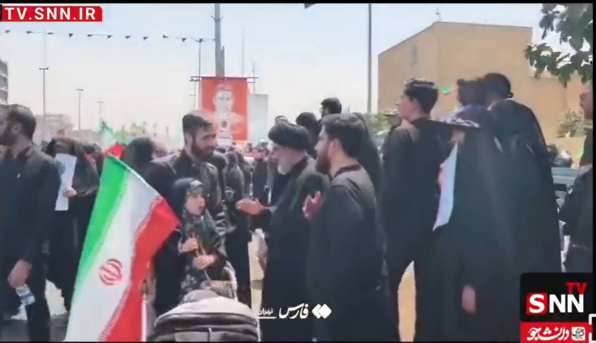 حضور حجت الاسلام میرهاشم حسینی در مراسم تشییع پیکر شهدای دفاع مقدس در میدان آزادی + فیلم