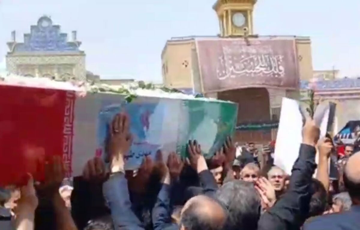 ورود پیکر شهید طهرانچی برای اقامه نماز و مراسم تدفین در حرم عبدالعظیم حسنی (ع)