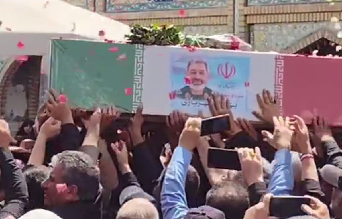 ورود پیکر شهید فریدون عباسی و سردار شهید بهنام شهریاری به آستان مقدس امامزاده صالح