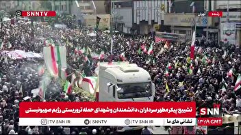 همزمان با نزدیک شدن پیکر شهدا به میدان آزادی جمعیت مردم و تشییع کنندگان رو به افزایش است