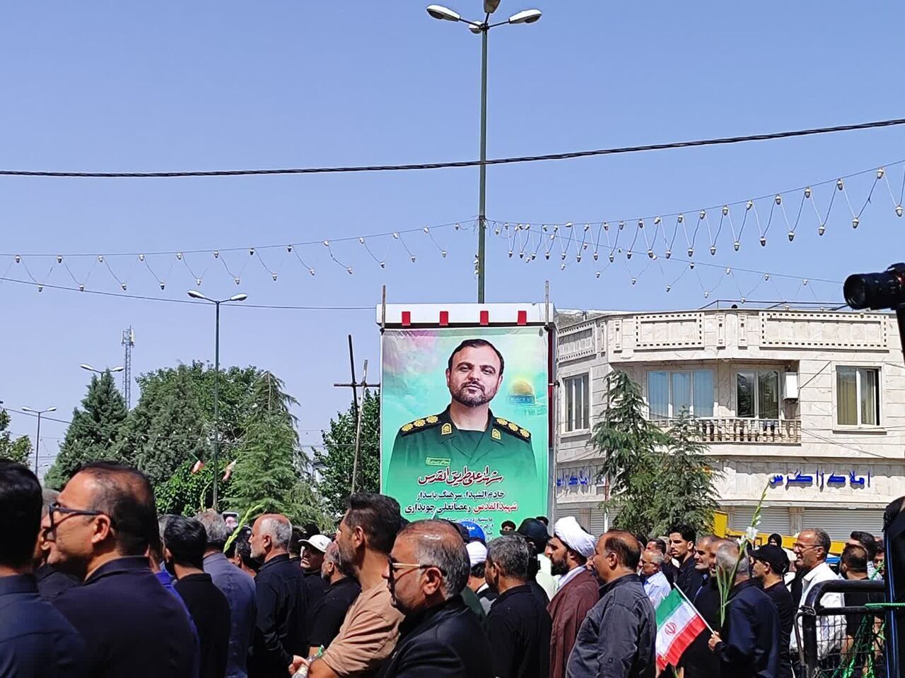 تشییع باشکوه پیکر شهید رمضانعلی چوبداری در چهارباغ / مردم با فریاد