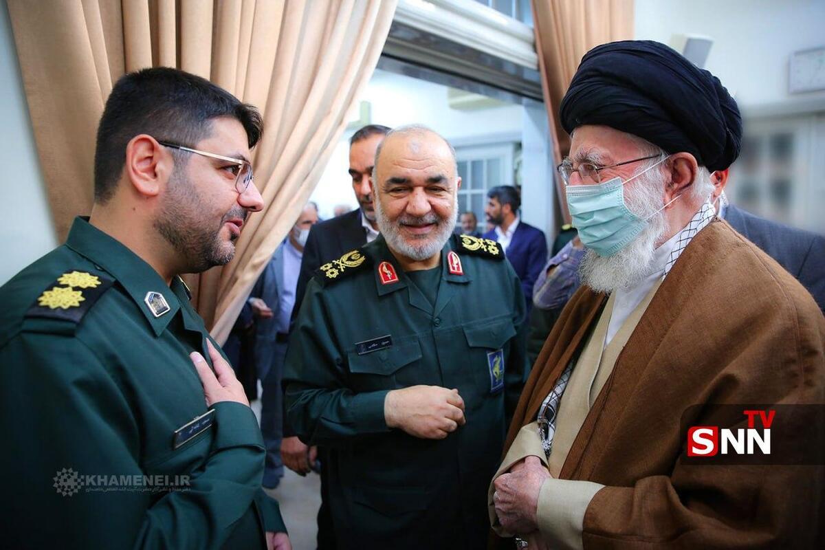 انتشار تصویری از سردار شهید مسعود شانهئی در دیدار با رهبر انقلاب